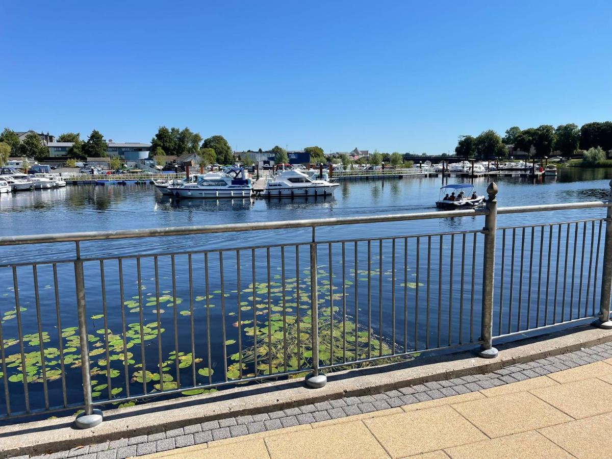 Five Bedroom Waterfront House Carrick-on-Shannon Exterior photo
